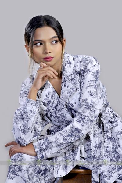 Aakriti  Sundas